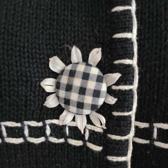 Talbots Womens small Black/White Flower Cardigan - Picture 3 of 7